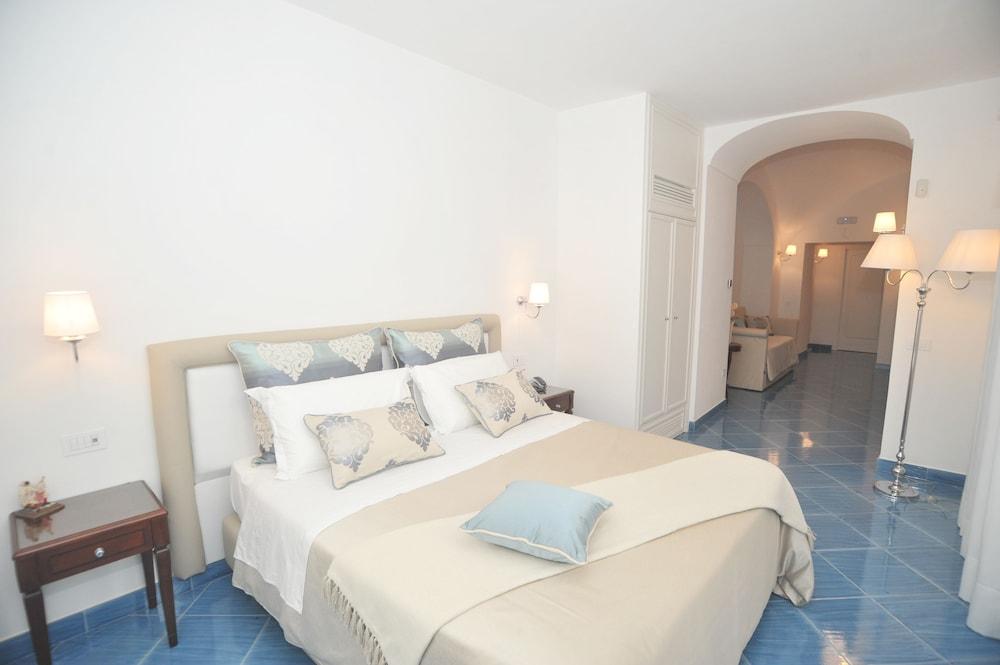 Core Amalfitano City Suites Экстерьер фото