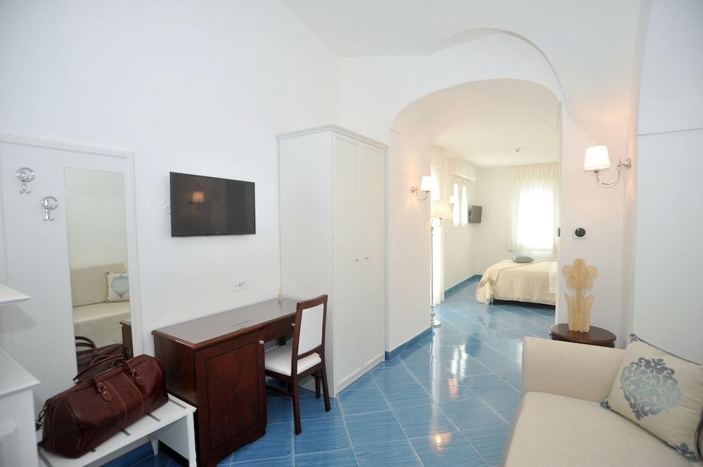 Core Amalfitano City Suites Экстерьер фото
